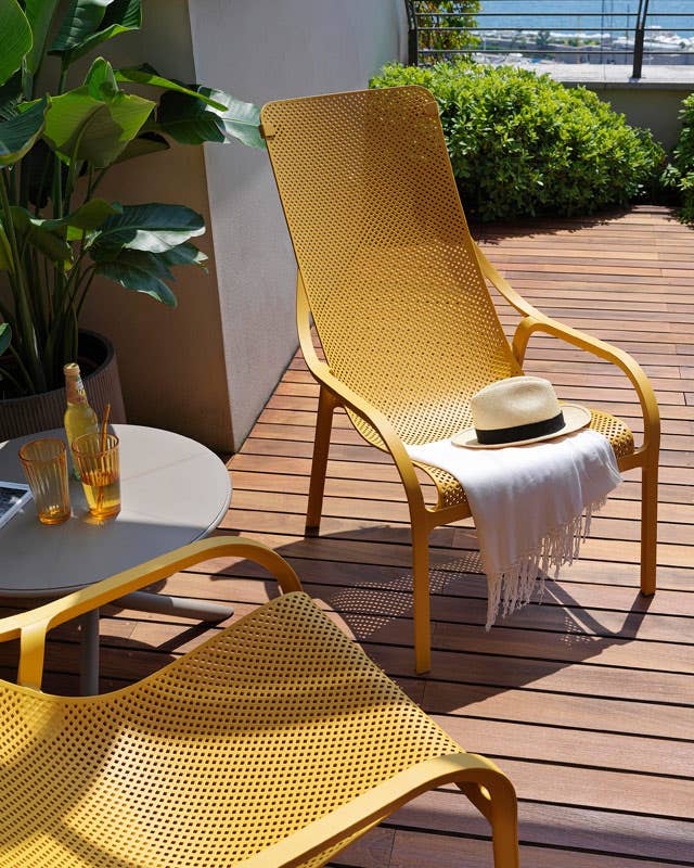 Net loungestol fra italienske Nardi, er en moderne og lekker loungestol i plast av høy kvalitet.